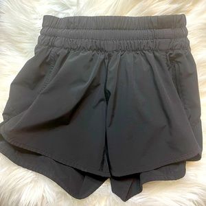 Lululemon Athletica track that shorts
